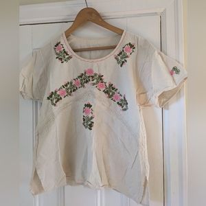 Delicate embroidery t-shirt